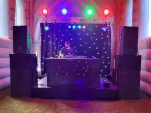 DJ dienst Opblaaskerk Opblaasbare kerk Vesuvius Club Elsloo